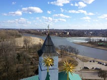 Башни и архитектурноакустические элементы старого Кремля на предпосы стоковая фотография rf Башни и архитектурноакустические элементы старого Кремля на предпосы стоковая фотография rf