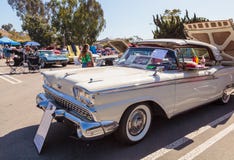 Белизна Форд 1959 Galaxie стоковое изображение Белизна Форд 1959 Galaxie стоковое изображение