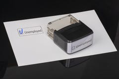 Безработный - флажок с тиканием на белой бумаге с Stamper ручки резиновым Концепция контрольного списока стоковые фотографии rf Безработный - флажок с тиканием на белой бумаге с Stamper ручки резиновым Концепция контрольного списока стоковые фотографии rf