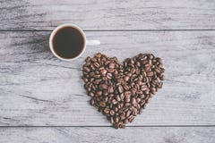 Белая чашка кофе на сером деревянном столе иллюстрация вектора Белая чашка кофе на сером деревянном столе иллюстрация вектора