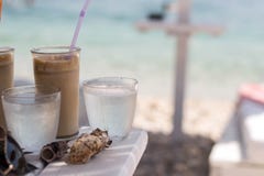 белизна кофе предпосылки изолированная frappe стоковые изображения rf белизна кофе предпосылки изолированная frappe стоковые изображения rf