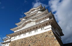 Белый замок Himeji на солнечном свете с предпосылкой голубого неба Замок Himeji также известный как белый замок цапли стоковая фотография Белый замок Himeji на солнечном свете с предпосылкой голубого неба Замок Himeji также известный как белый замок цапли стоковая фотография