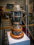 Благоразумный трофей чашки держал на музее сверчка MCC на смолотом сверчке ` s лорда в Лондоне стоковая фотография rf Благоразумный трофей чашки держал на музее сверчка MCC на смолотом сверчке ` s лорда в Лондоне стоковая фотография rf