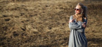 Близкий поднимающий вверх портрет красоты молодой женщины с красивым макияжем стоковая фотография Близкий поднимающий вверх портрет красоты молодой женщины с красивым макияжем стоковая фотография