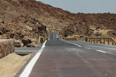 Близкое будующее Пересечение дорог landskape Asfalt Марса Горы вокруг вулкана Teide Яркое голубое небо Национальный парк Teide, стоковое фото Близкое будующее Пересечение дорог landskape Asfalt Марса Горы вокруг вулкана Teide Яркое голубое небо Национальный парк Teide, стоковое фото