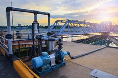 Большой танк водоснабжения в столичном pla индустрии waterworks стоковые изображения Большой танк водоснабжения в столичном pla индустрии waterworks стоковые изображения