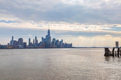 Более низкий Манхэттен осмотренный от Hoboken стоковое изображение rf Более низкий Манхэттен осмотренный от Hoboken стоковое изображение rf
