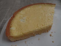 Большой кусок пирога лимона стоковая фотография Большой кусок пирога лимона стоковая фотография