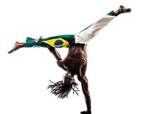 Бразильское capoeira танцев танцора чернокожего человека стоковые фотографии rf Бразильское capoeira танцев танцора чернокожего человека стоковые фотографии rf