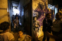 Бразилия - San Paolo - ONG Sermig - католическая интервенция в маленьком favela стоковые изображения Бразилия - San Paolo - ONG Sermig - католическая интервенция в маленьком favela стоковые изображения