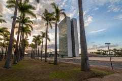 Бразильский национальный конгресс на заходе солнца - Brasilia, Distrito федеральное, Бразилия стоковое изображение rf Бразильский национальный конгресс на заходе солнца - Brasilia, Distrito федеральное, Бразилия стоковое изображение rf