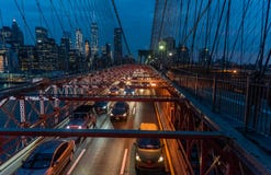Бруклинский мост и более низкое Манхаттан после захода солнца стоковое изображение rf Бруклинский мост и более низкое Манхаттан после захода солнца стоковое изображение rf