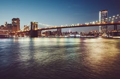 Бруклинский мост на голубом часе, Нью-Йорк стоковые изображения Бруклинский мост на голубом часе, Нью-Йорк стоковые изображения