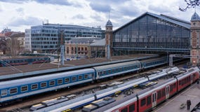 Будапешт Венгрия 03 15 2019 западный железнодорожный вокзал в Будапеште стоковое фото rf Будапешт Венгрия 03 15 2019 западный железнодорожный вокзал в Будапеште стоковое фото rf