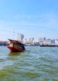 Буксир в Chao Реке Phraya Бангкоке, Таиланде стоковое фото rf Буксир в Chao Реке Phraya Бангкоке, Таиланде стоковое фото rf