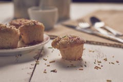 Булочки с приторными обломоками и кофе стоковые изображения Булочки с приторными обломоками и кофе стоковые изображения