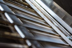 Бумажный складывая блок створки машины внутри крупного плана прессы металлических стержней стоковое фото Бумажный складывая блок створки машины внутри крупного плана прессы металлических стержней стоковое фото