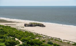 Бункер Второй Мировой Войны на пляже на этап Cape May в Нью-Джерси стоковое фото rf Бункер Второй Мировой Войны на пляже на этап Cape May в Нью-Джерси стоковое фото rf