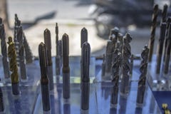 Буровые наконечники на полке стоковое фото rf Буровые наконечники на полке стоковое фото rf
