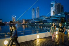 Мост Mujer Ла в Puerto Madero Стоковые Фото Мост Mujer Ла в Puerto Madero Стоковые Фото