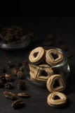 в форме Сердц печенья shortbread с вареньем стоковые фото в форме Сердц печенья shortbread с вареньем стоковые фото