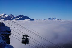 Вагон подвесной дороги Funispace более verbier стоковое изображение Вагон подвесной дороги Funispace более verbier стоковое изображение