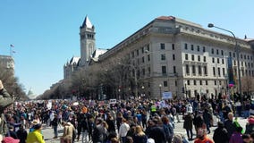 ВАШИНГТОН, DC - 24-ОЕ МАРТА 2018: Март для нашей демонстрации жизней ВАШИНГТОН, DC - 24-ОЕ МАРТА 2018: Март для нашей демонстрации жизней