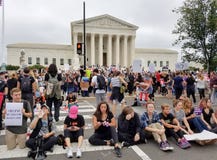 ВАШИНГТОН, DC - 6-ОЕ ОКТЯБРЯ 2018: Верховный Суд протестует снова стоковое фото ВАШИНГТОН, DC - 6-ОЕ ОКТЯБРЯ 2018: Верховный Суд протестует снова стоковое фото