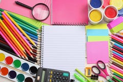 вектор поставк школы офиса иллюстрации Предпосылка школы покрашенные карандаши, ручка, боли, бумага для школы и образование студе стоковое фото rf вектор поставк школы офиса иллюстрации Предпосылка школы покрашенные карандаши, ручка, боли, бумага для школы и образование студе стоковое фото rf