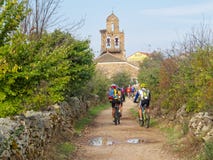 Велосипедисты Camino - Санта Каталина de Somoza стоковые фотографии rf Велосипедисты Camino - Санта Каталина de Somoza стоковые фотографии rf