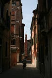 Венеция, calle в тени стоковые изображения Венеция, calle в тени стоковые изображения