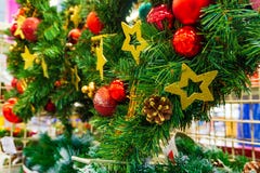Венок рождества, Нового Года ветвей ели и ягоды, украшения праздника Нового Года стоковые изображения rf Венок рождества, Нового Года ветвей ели и ягоды, украшения праздника Нового Года стоковые изображения rf
