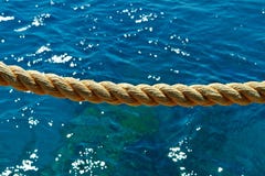 Веревочка на предпосылке Красного Моря стоковое фото rf Веревочка на предпосылке Красного Моря стоковое фото rf