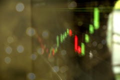 Верхний или убывающий тренд рыночной цены фондовой биржи или вклада и финансовых концепций стоковое изображение rf Верхний или убывающий тренд рыночной цены фондовой биржи или вклада и финансовых концепций стоковое изображение rf