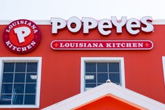 Ветвь известной американской кухни Popeyes Луизианы цепи фаст-фуда, Inc франшизы Negril Ямайки стоковое изображение rf Ветвь известной американской кухни Popeyes Луизианы цепи фаст-фуда, Inc франшизы Negril Ямайки стоковое изображение rf
