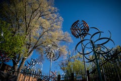 ветрянки Художественное произведение Canyon Road в Санта-Фе, Неш-Мексико стоковые изображения rf ветрянки Художественное произведение Canyon Road в Санта-Фе, Неш-Мексико стоковые изображения rf
