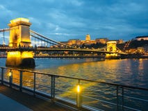 Вечер на Дунай в Будапеште, Венгрии стоковое фото Вечер на Дунай в Будапеште, Венгрии стоковое фото