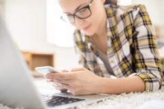 Взаимодействовать на социальных средствах массовой информации стоковые изображения rf Взаимодействовать на социальных средствах массовой информации стоковые изображения rf