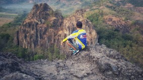 Взбираться на пике горы утеса стоковая фотография rf Взбираться на пике горы утеса стоковая фотография rf