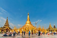 Взгляд известной пагоды Shwedagon Мьянмы в Янгоне стоковое фото Взгляд известной пагоды Shwedagon Мьянмы в Янгоне стоковое фото