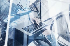 Взгляд крупного плана молодой женщины используя современную тетрадь в coworking офисе Бизнесмены работы концепции с компьютером д стоковая фотография Взгляд крупного плана молодой женщины используя современную тетрадь в coworking офисе Бизнесмены работы концепции с компьютером д стоковая фотография