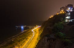 Взгляд ночи залива Chorrillos в Лиме, Перу стоковая фотография Взгляд ночи залива Chorrillos в Лиме, Перу стоковая фотография