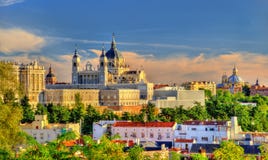 Взгляд собора Almudena в Мадриде, Испании Стоковые Фото Взгляд собора Almudena в Мадриде, Испании Стоковые Фото