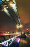 Взгляд Fisheye светов следа движения на мосте башни вечером стоковые фото Взгляд Fisheye светов следа движения на мосте башни вечером стоковые фото