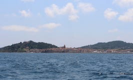 Взгляд St Tropez, залива и морского музея истории от моря St Tropez, Провансаль-Alpes-CÃ'te d „Azur, юго-восточное стоковое фото rf Взгляд St Tropez, залива и морского музея истории от моря St Tropez, Провансаль-Alpes-CÃ'te d „Azur, юго-восточное стоковое фото rf