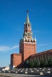 Взгляд башни Spasskaya Москвы Кремля на ясный солнечный день r стоковое фото Взгляд башни Spasskaya Москвы Кремля на ясный солнечный день r стоковое фото
