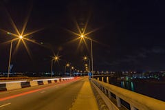 Взгляд горизонта Lekki как увидено от висячего моста Лагоса Нигерии Ikoyi на ноче стоковые фотографии rf Взгляд горизонта Lekki как увидено от висячего моста Лагоса Нигерии Ikoyi на ноче стоковые фотографии rf