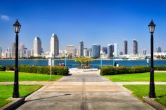 Взгляд города San Diego от парка