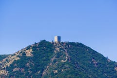 Взгляд к держателю Umunhum от парка графства Quicksilver Almaden, южной области San Francisco Bay, Santa Clara County, Калифорния стоковое изображение rf Взгляд к держателю Umunhum от парка графства Quicksilver Almaden, южной области San Francisco Bay, Santa Clara County, Калифорния стоковое изображение rf