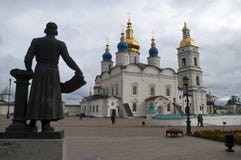 Взгляд квадрата перед историческим комплексом Кремля стоковые изображения rf Взгляд квадрата перед историческим комплексом Кремля стоковые изображения rf